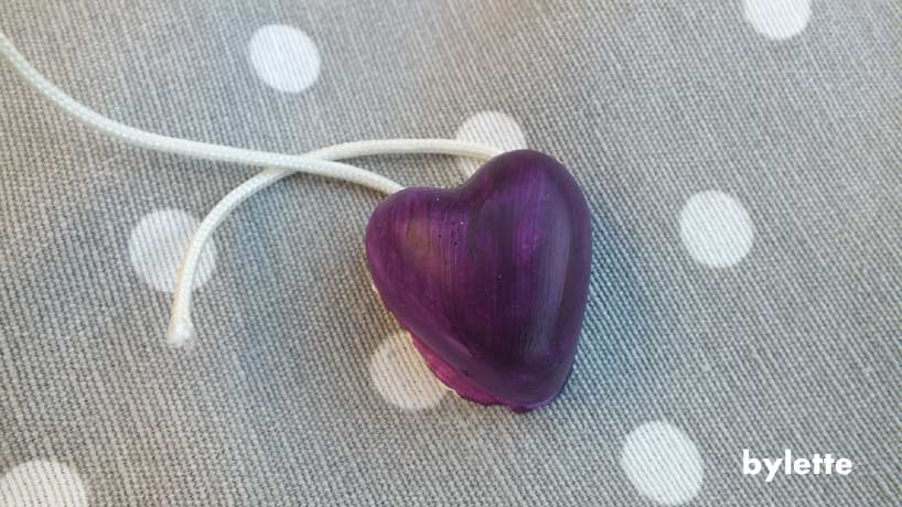 Painted violet heart perfume diffuser